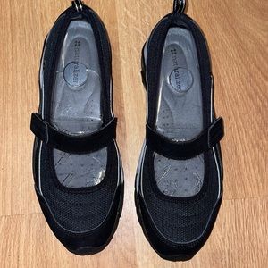 NEW IN BOX Naturalizer Mediate Black Leather Mary Janes